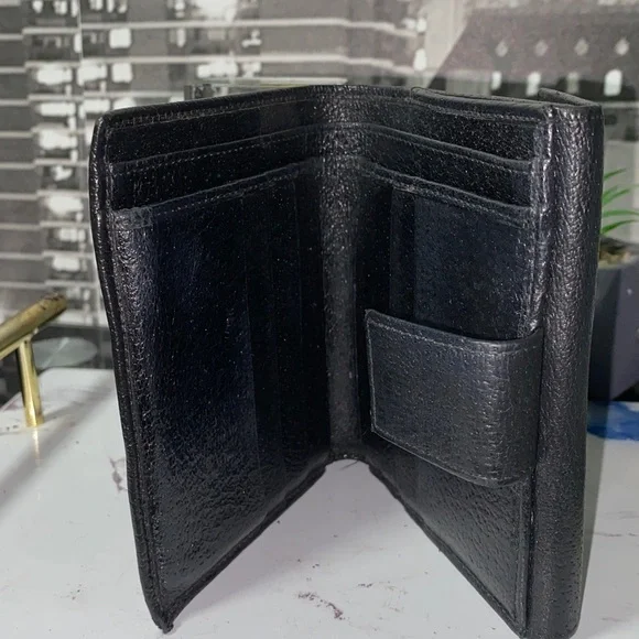 Authentic Gucci Black Textured Leather Wallet - Picture 4 of 14